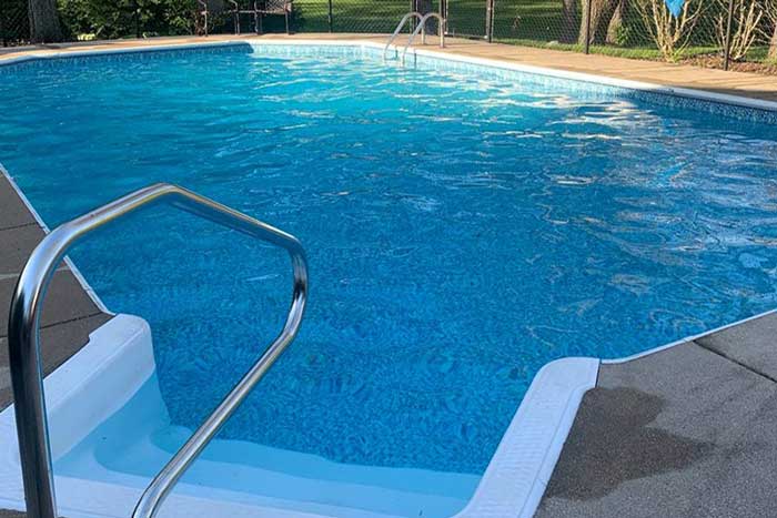 Professional Pool Cleaning Services Milwaukee WI